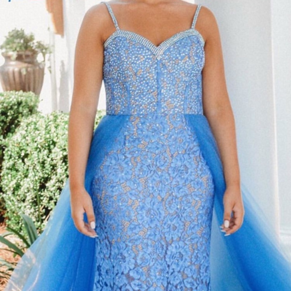 Size 6 Ellie Wilde gown